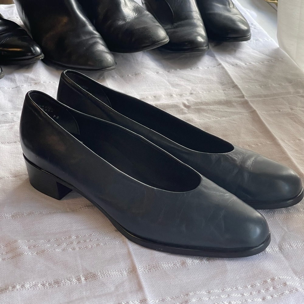 Munro Navy Blue Block Heeled Pumps 11 - Picture 5 of 13